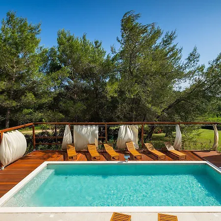 Exquisite Luxusvilla Mit Pool, Billard, Spielplatz Pula