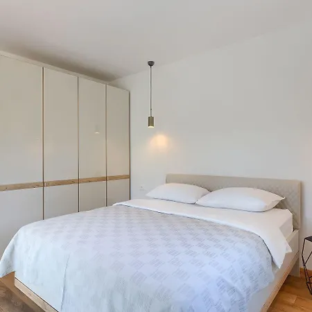 Holiday home Exquisite Luxusvilla Mit Pool, Billard, Spielplatz *