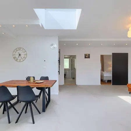 Holiday home Exquisite Luxusvilla Mit Pool, Billard, Spielplatz Pula